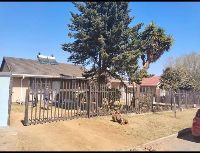BUSINESS FOR SALE IN KEMPTON PARK